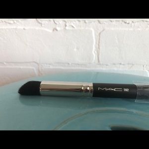 ⚡️limited time sale⚡️MAC cosmetics #162 brush -new